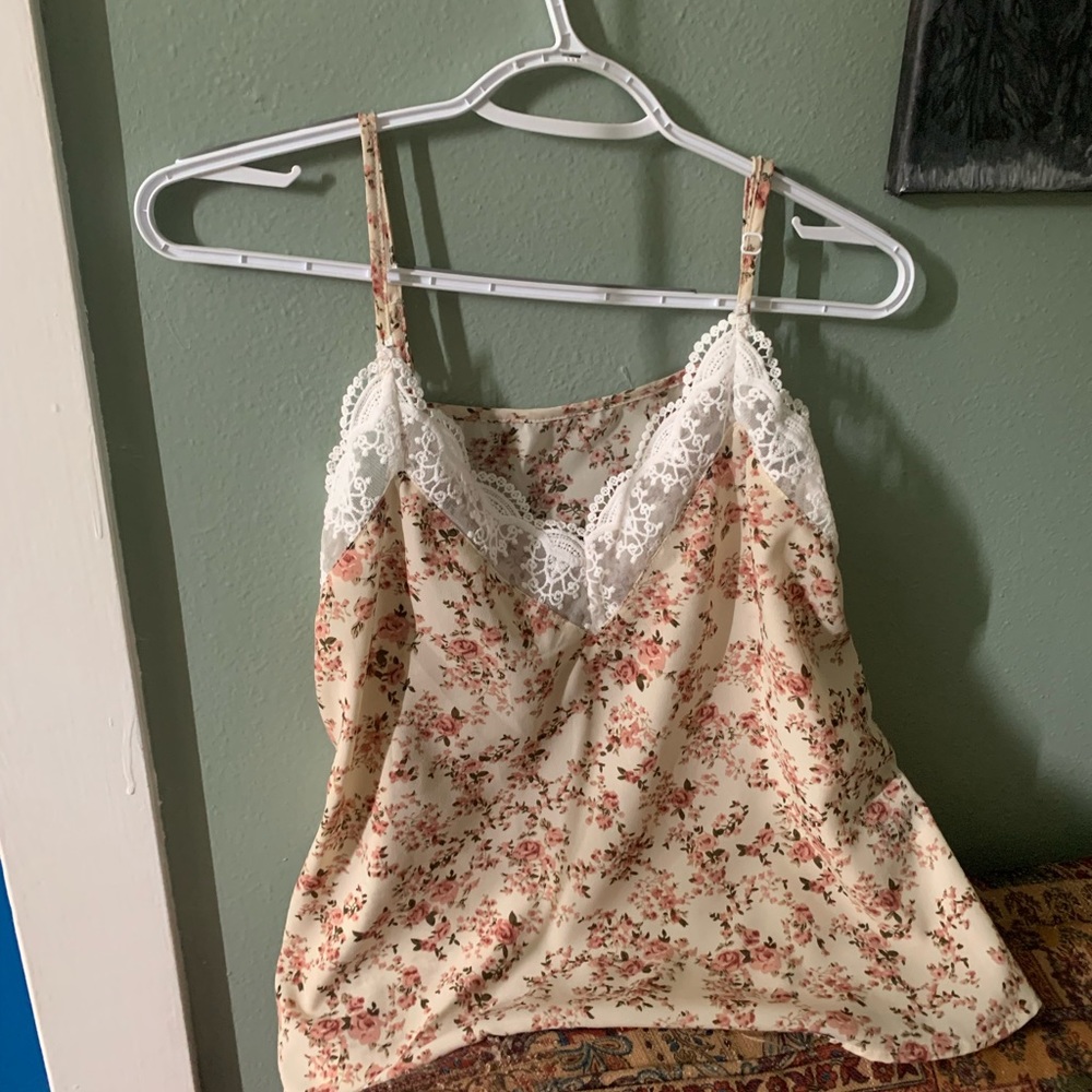 Floral lacy camisole tank top